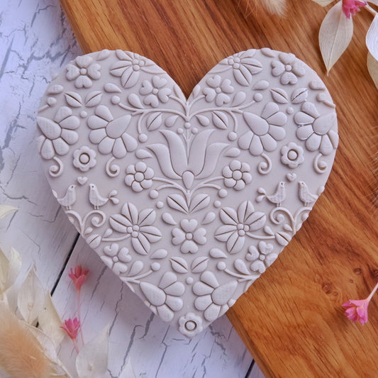 Super Size - Folklore Flower Pattern image 0
