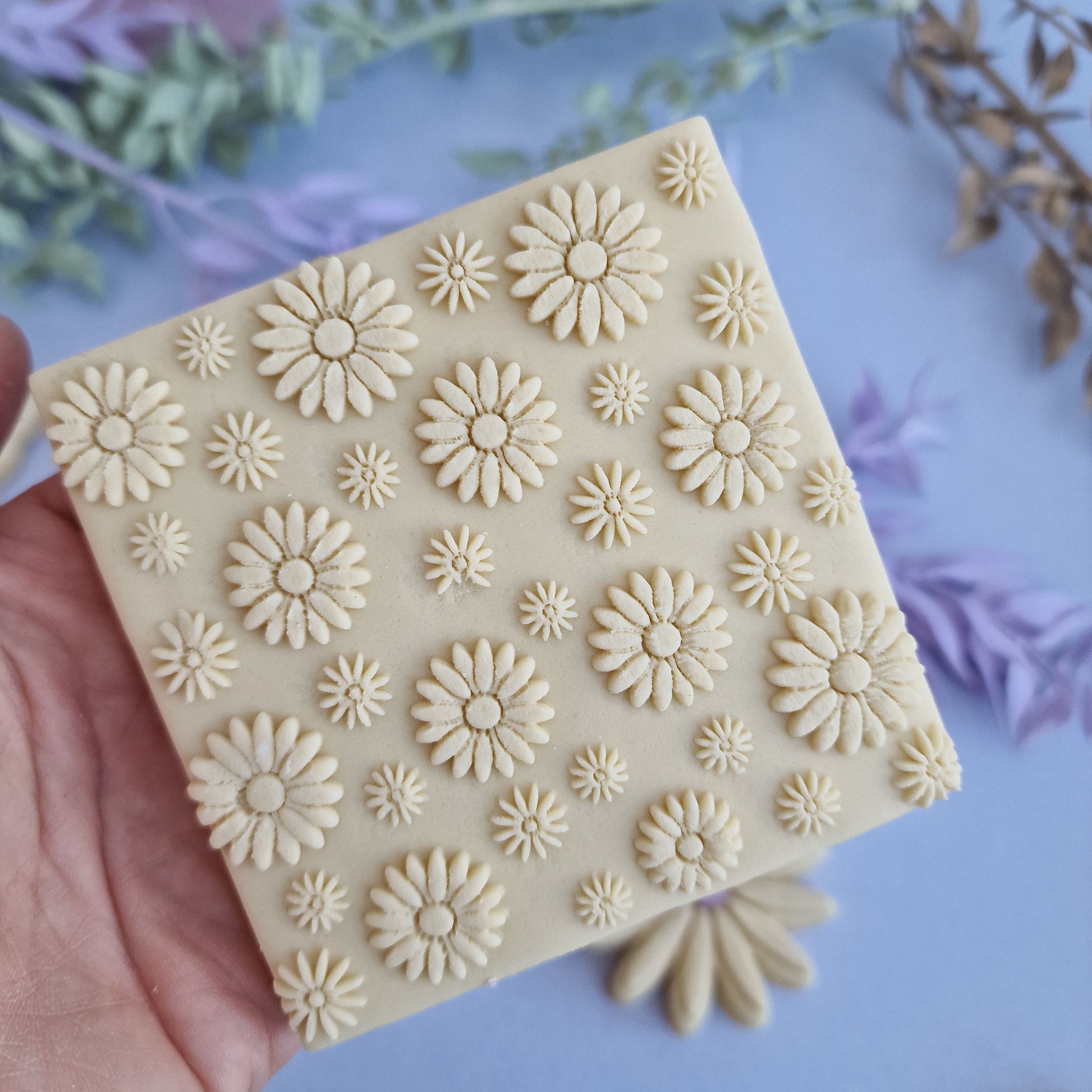 Seamless Daisy pattern image 1