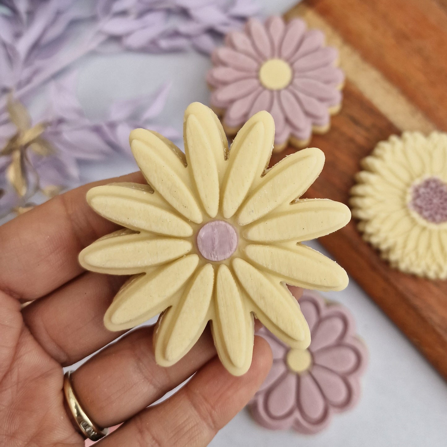 Daisy 3 - stamp and matching cutter image 1