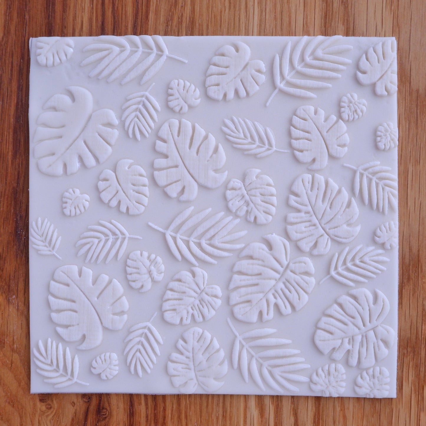 Super Size - Leaves Pattern image 1