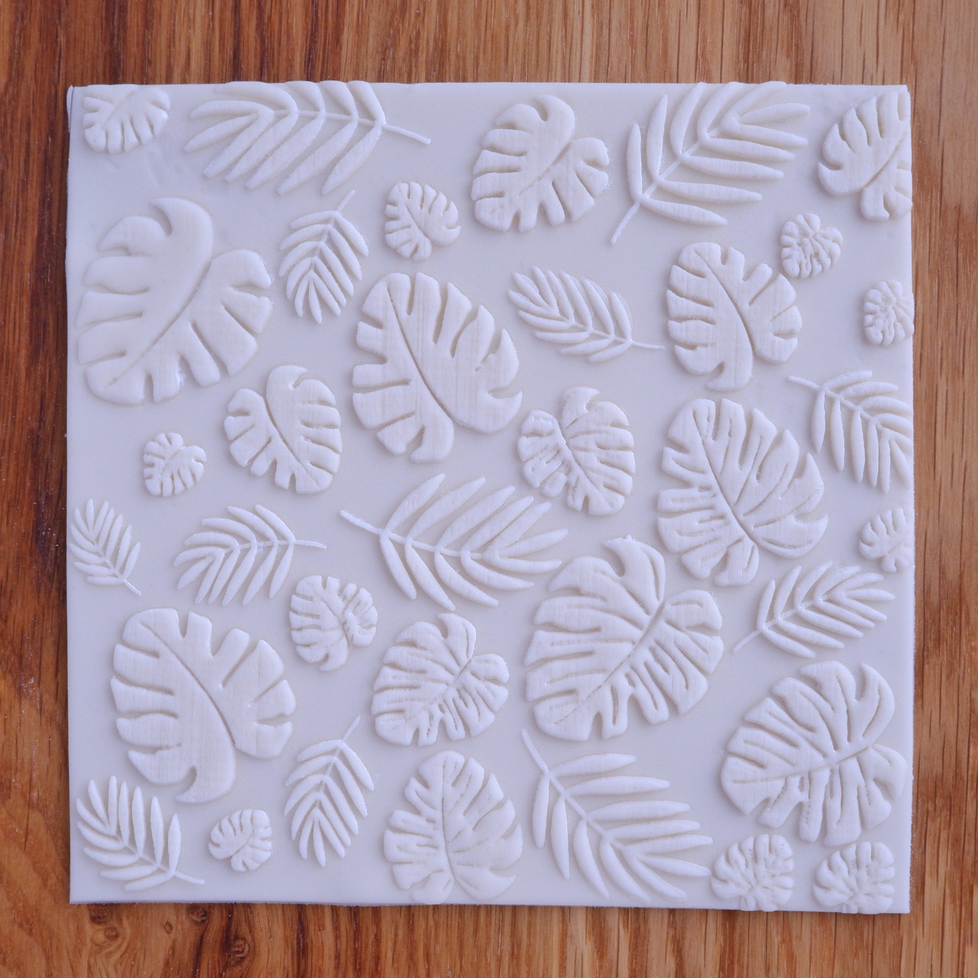 Super Size - Leaves Pattern image 1