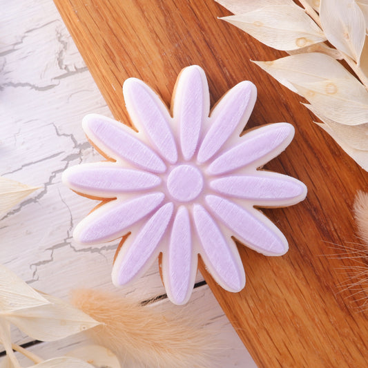 Daisy 3 - stamp and matching cutter image 0