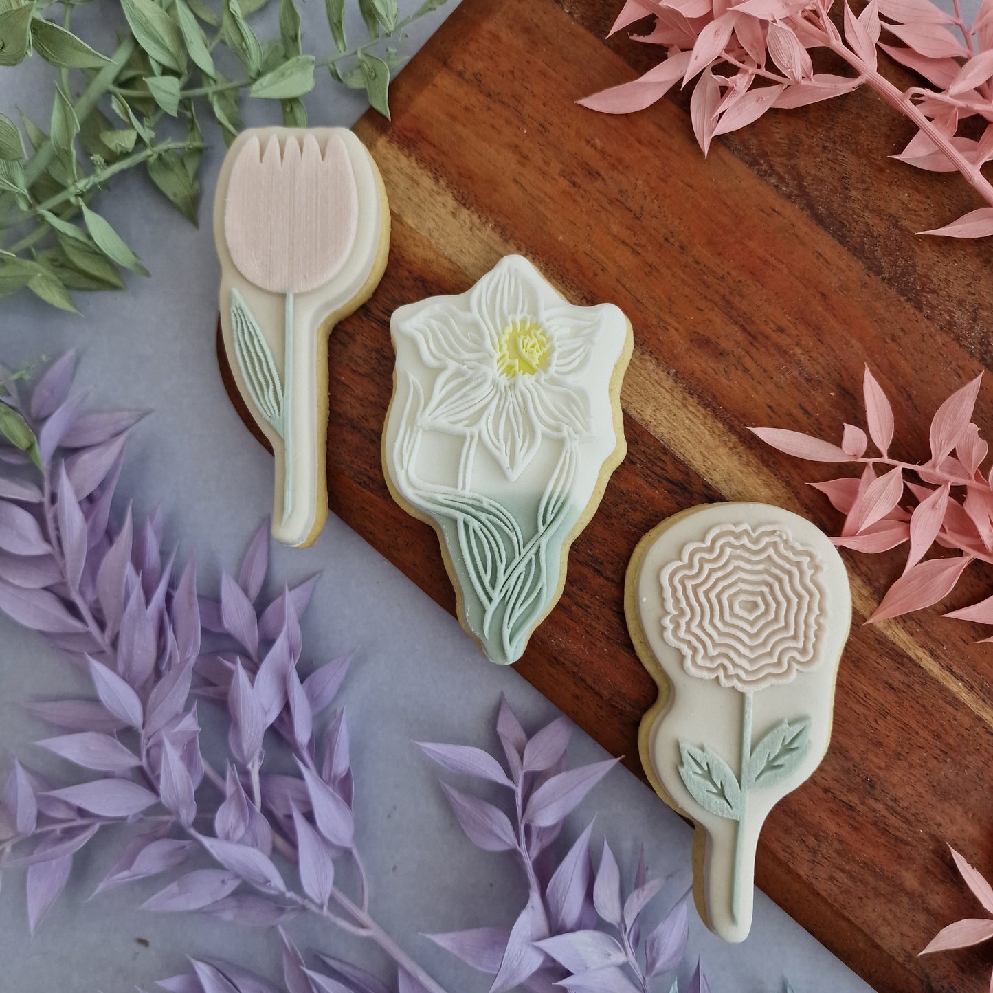Tulip - stamp and matching cutter image 2