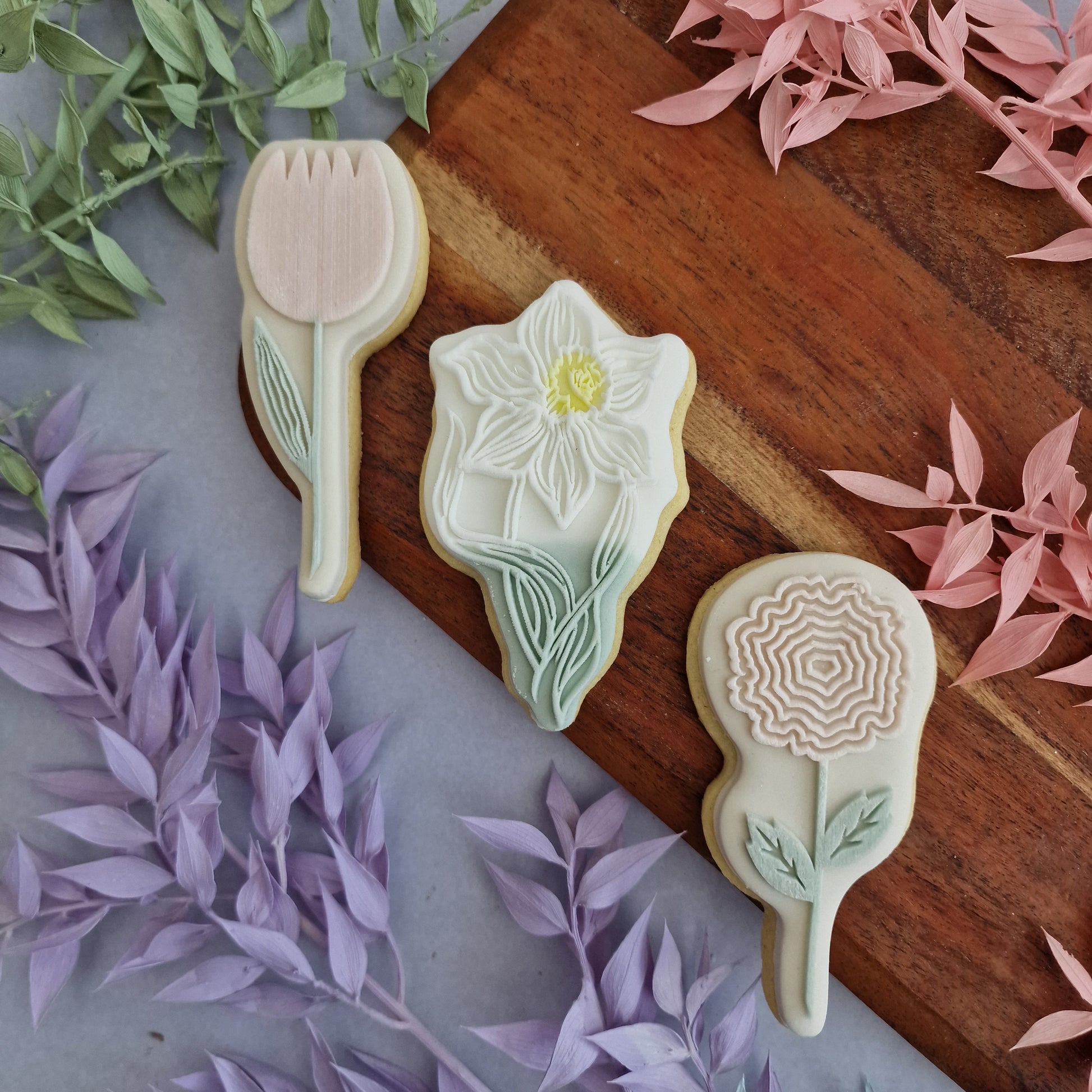 Tulip - stamp and matching cutter image 2