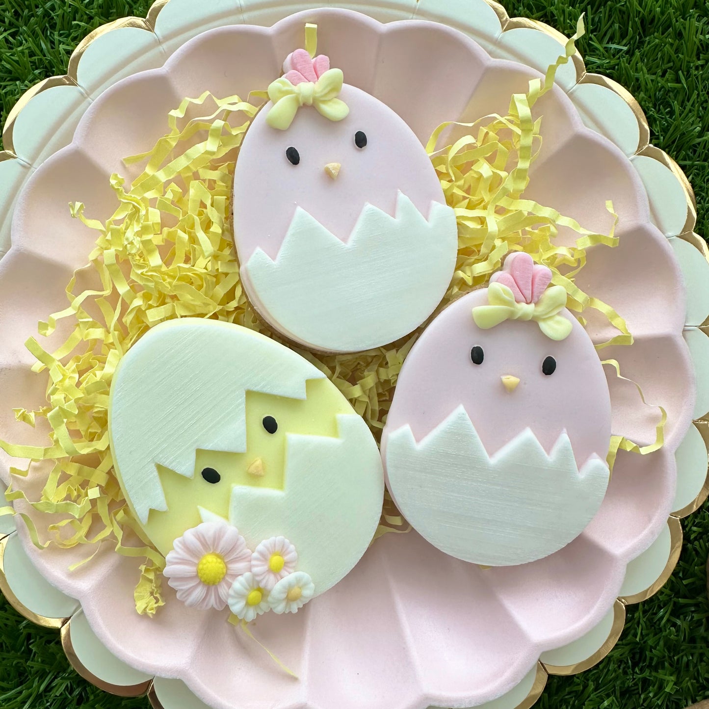 Peeping Chick -  Deboss and Cutter image 2