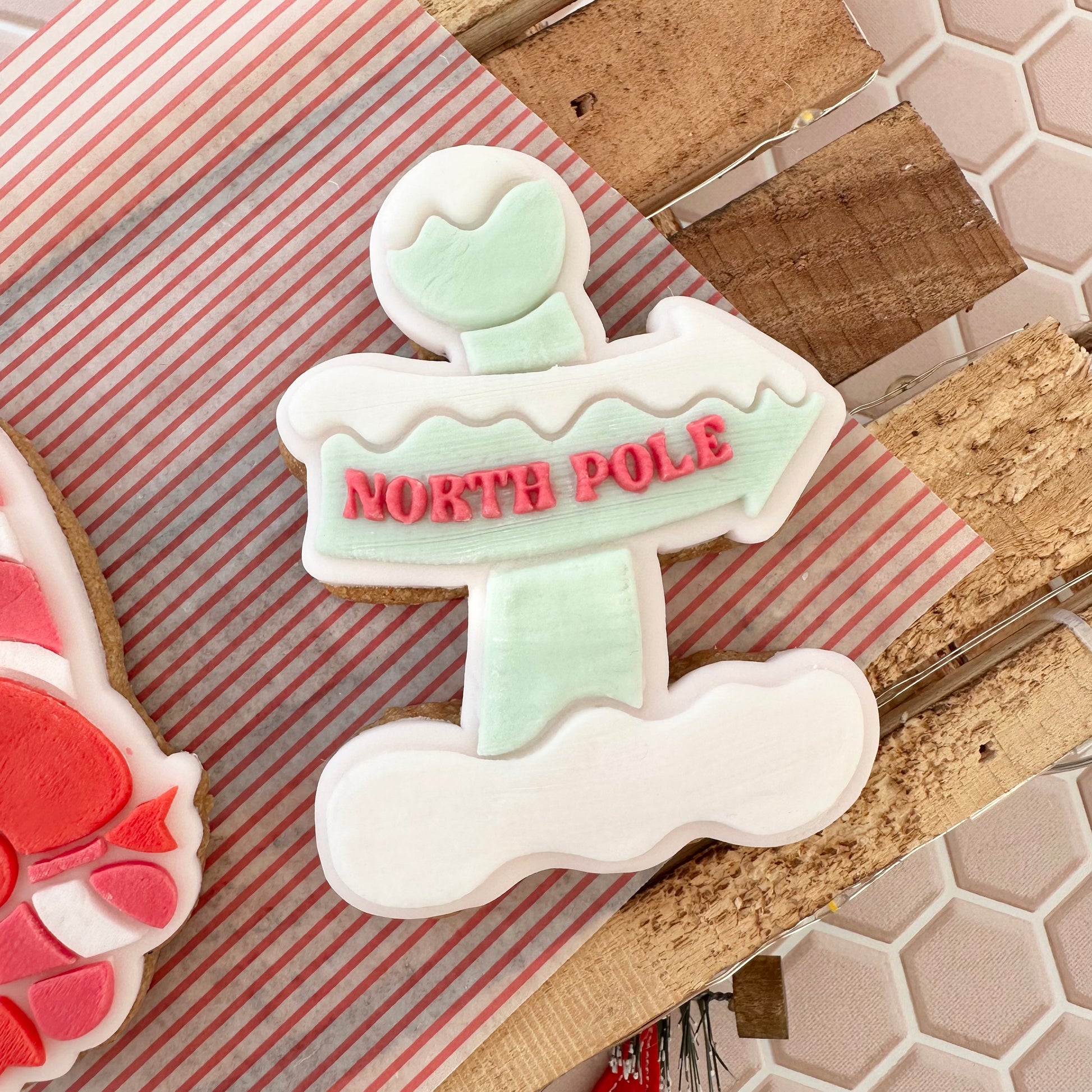 North Pole sign image 0