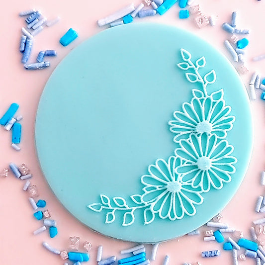 Flower DeBoss - Daisy Wreath image 0