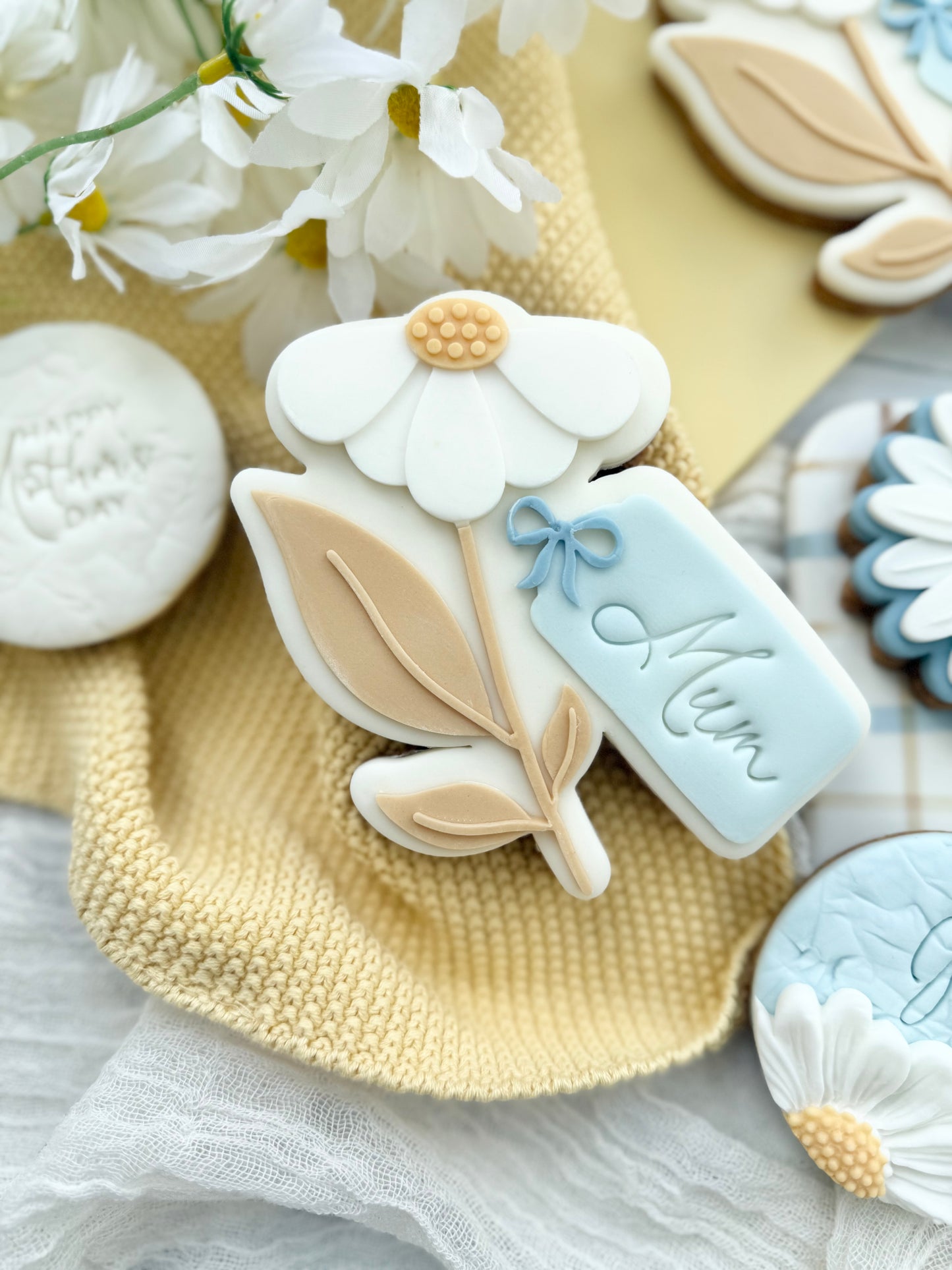 Daisy with a blank tag  - PLA embosser and matching cutter image 0