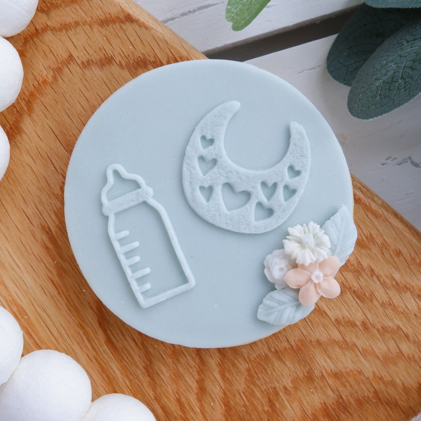 Baby - Bottle & Bib image 0