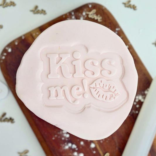 Kiss me - PLA embosser and matching cutter