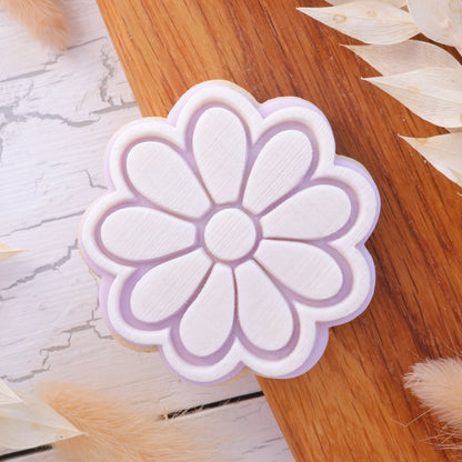 Daisy - stamp and matching cutter image 0