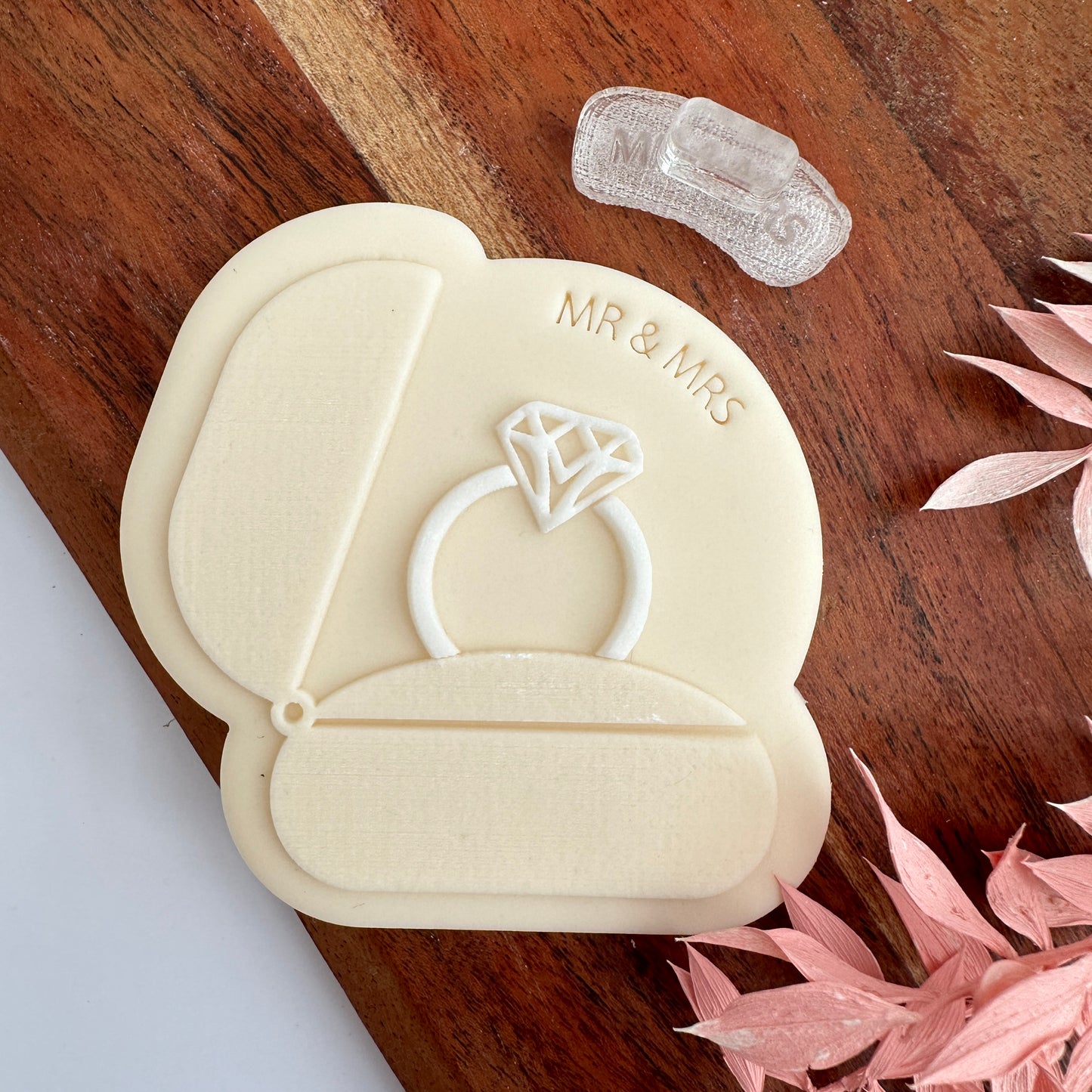 Mr & Mrs arched  impression stamp image 0