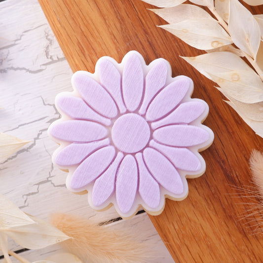 Daisy 2 - stamp and matching cutter image 0