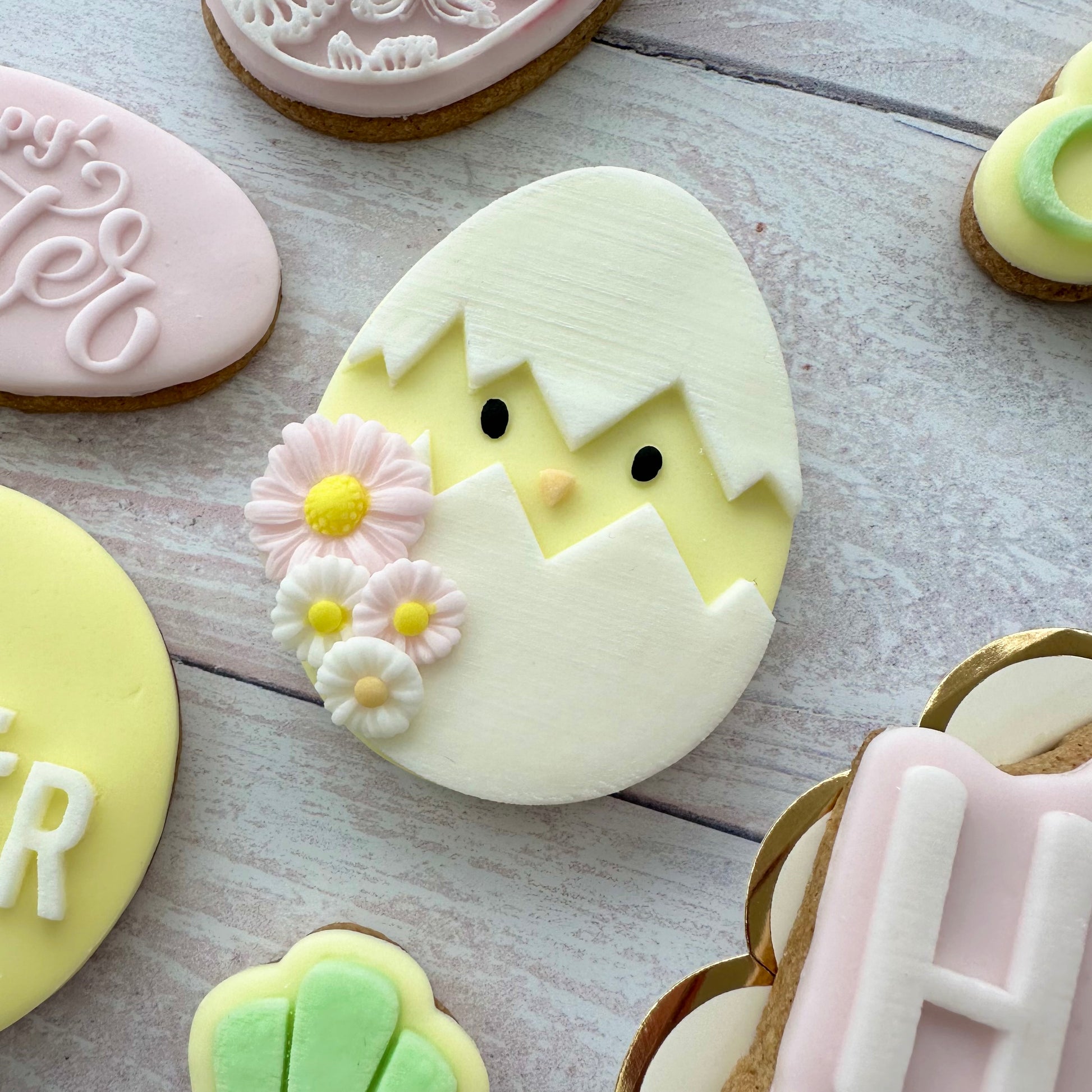 Peeping Chick -  Deboss and Cutter image 0