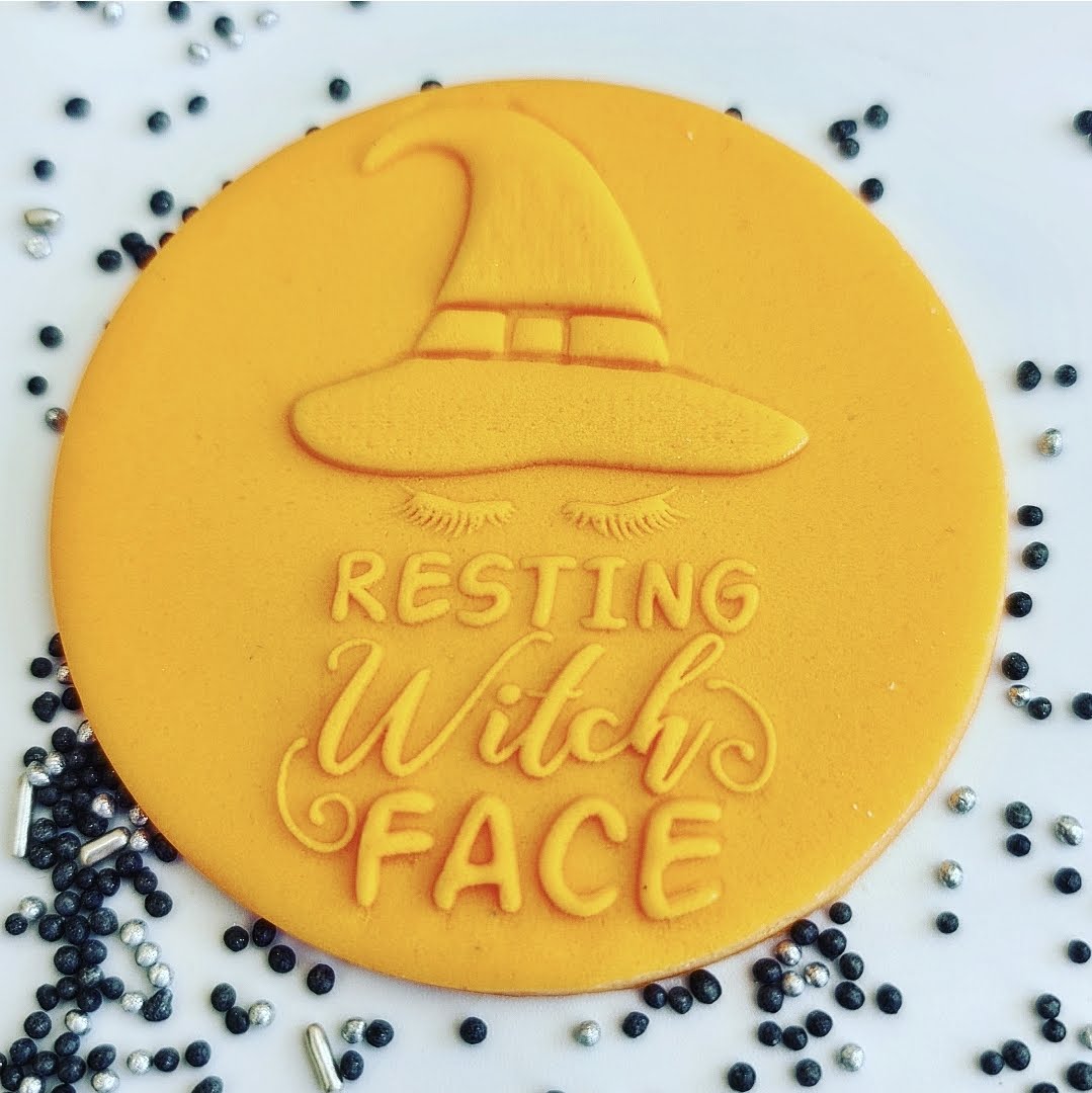 HALLOWEEN - Resting Witch Face image 0