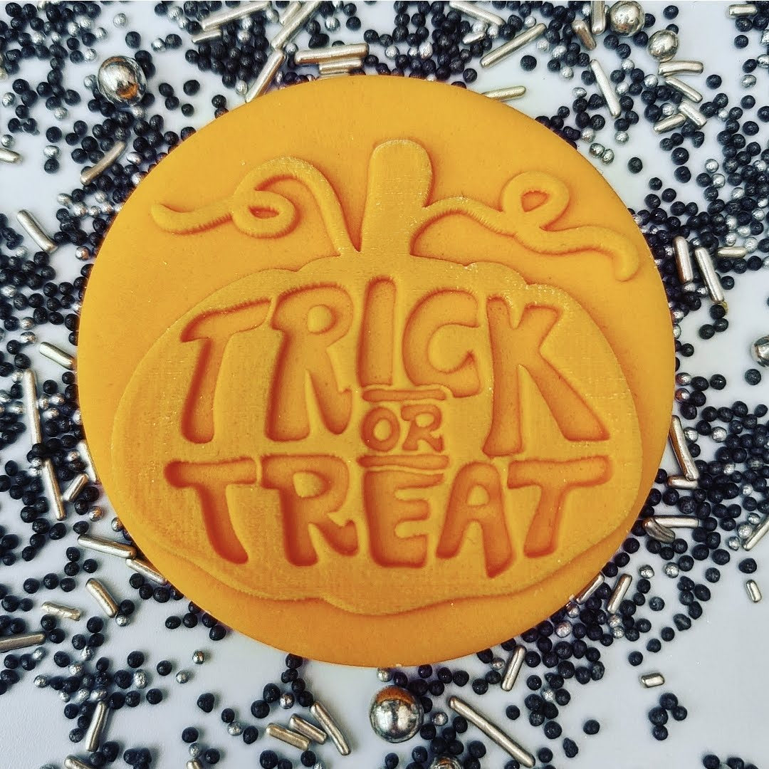 HALLOWEEN - Trick or Treat2 image 0