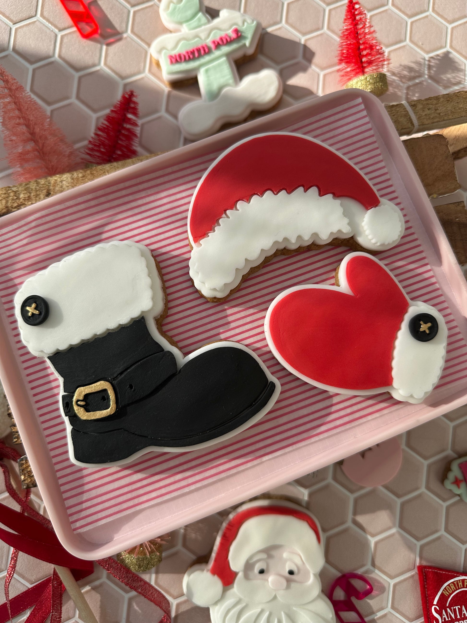 Santa`s mitten -  PLA stamp and cutter image 1