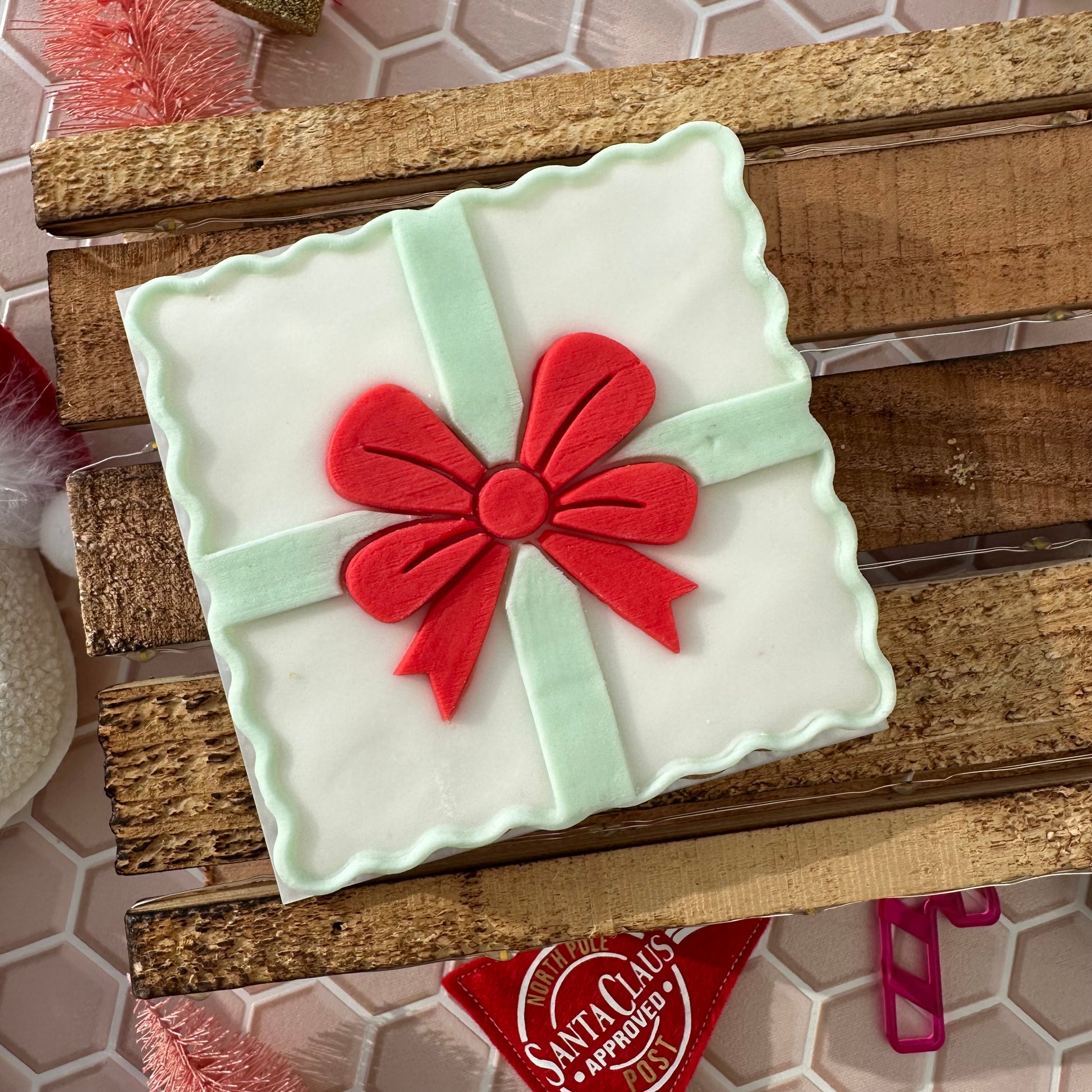 Present box with bow image 0