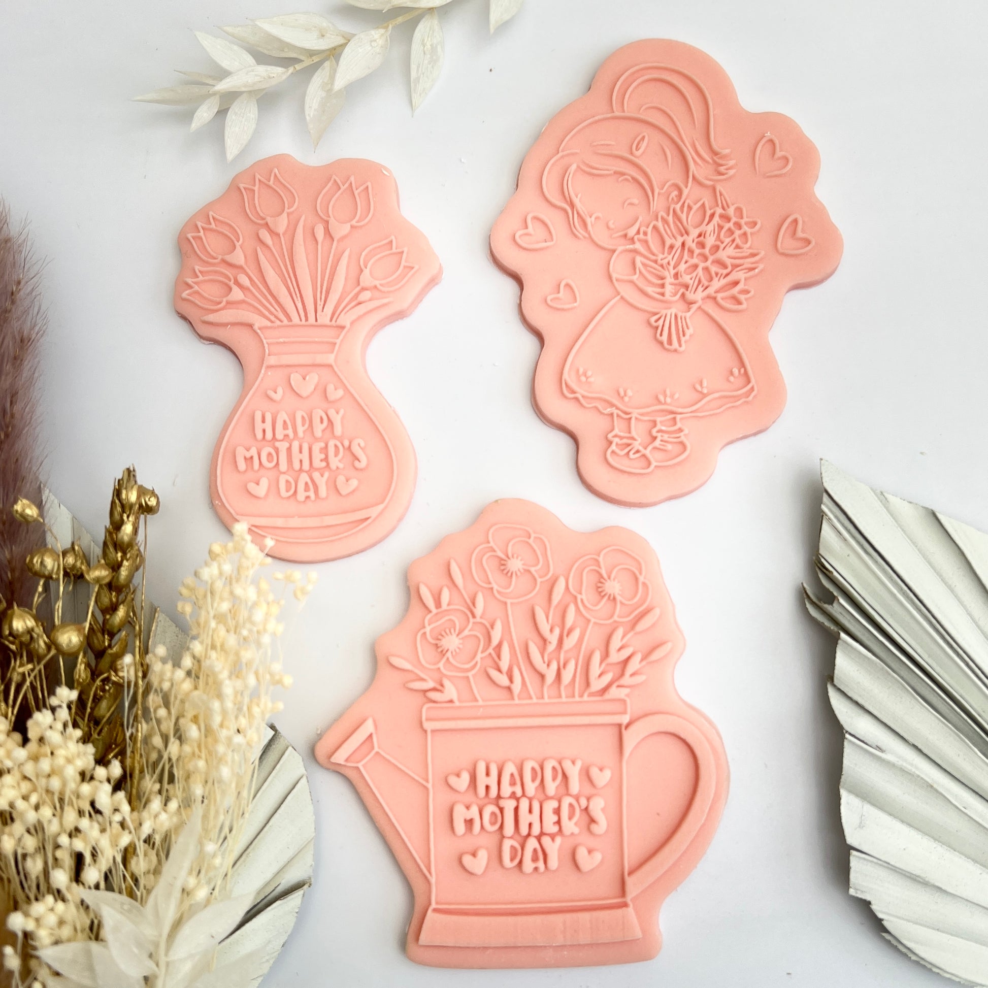 Mother`s Day - Vase  - Deboss Stamp and Matching Cut image 1