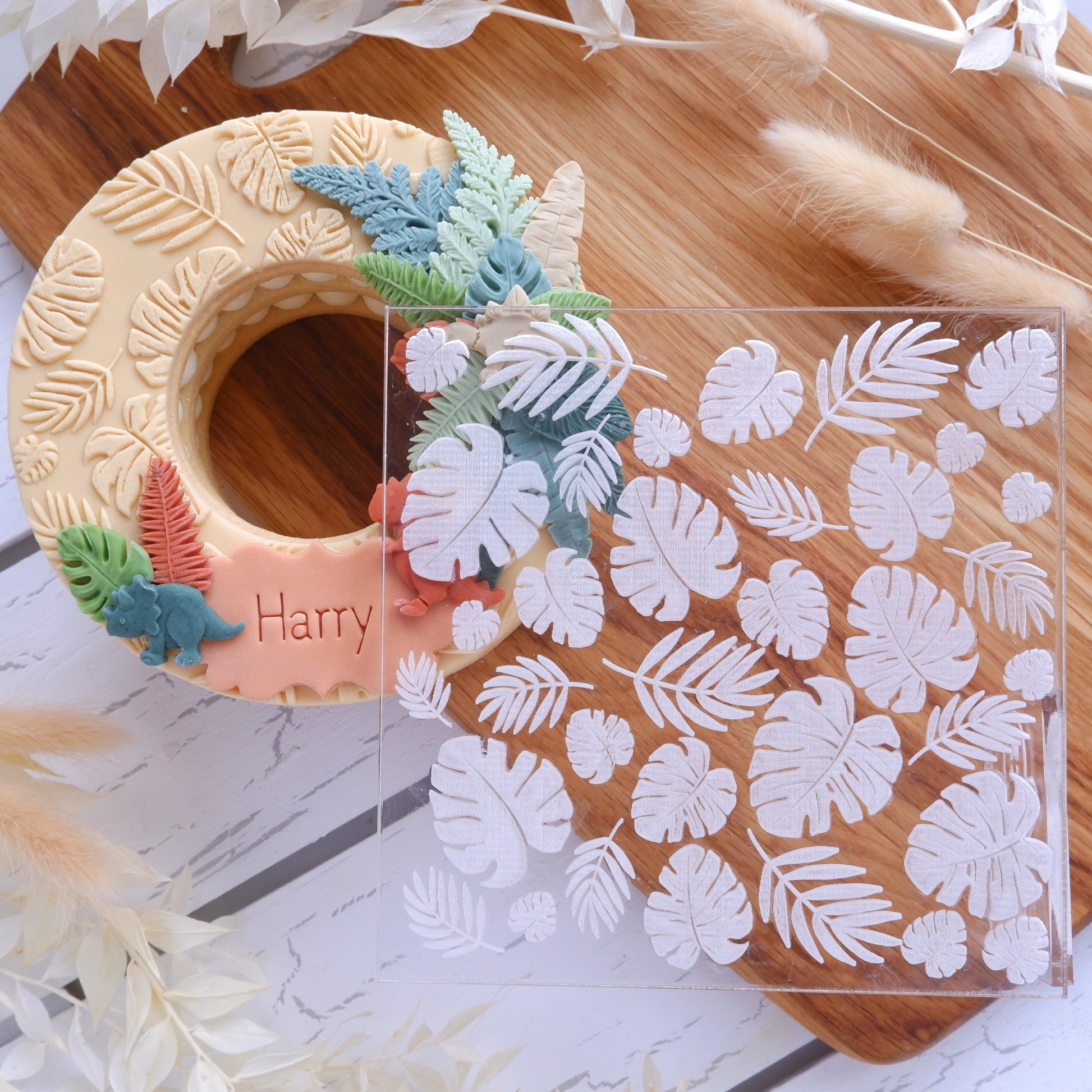 Super Size - Leaves Pattern image 0